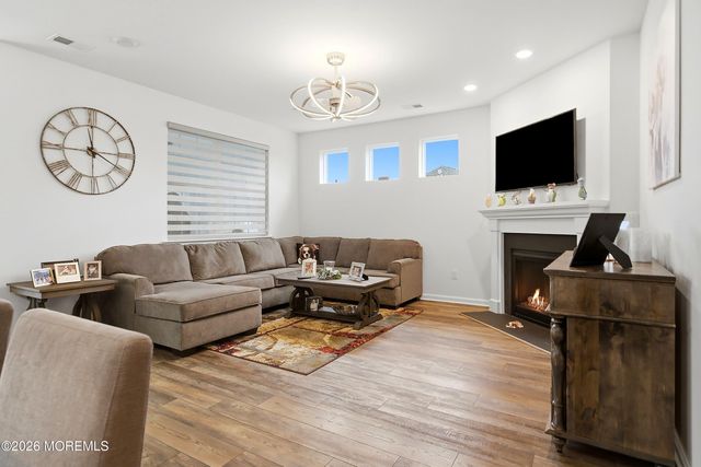 4 Otter Circle, Barnegat, NJ 08005