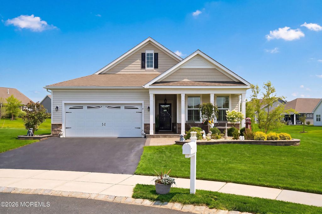 4 Otter Circle, Barnegat, NJ 08005
