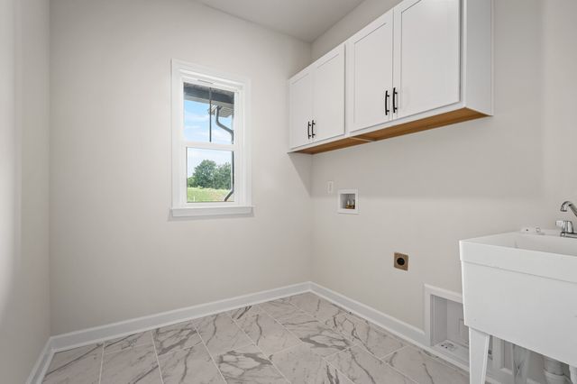 1933 Hildebrand Lane, Columbia, TN 38401