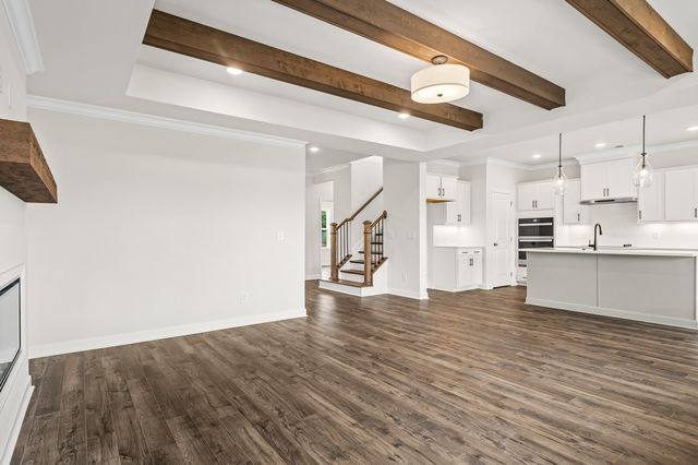 1933 Hildebrand Lane, Columbia, TN 38401