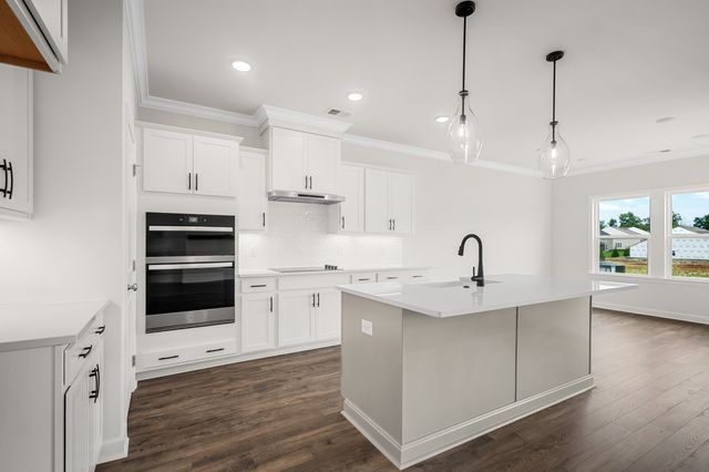 1933 Hildebrand Lane, Columbia, TN 38401