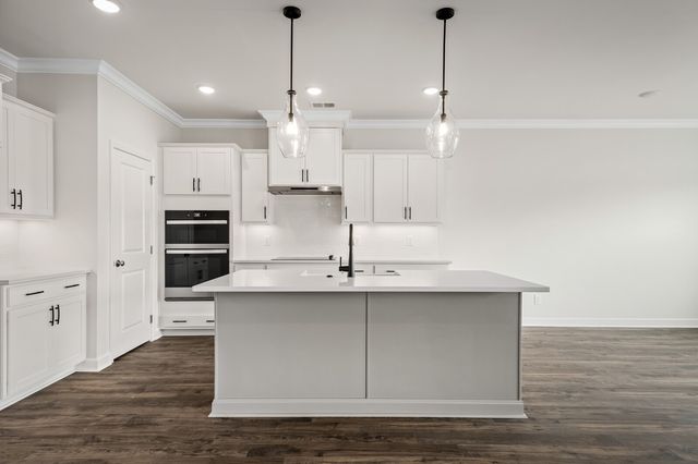 1933 Hildebrand Lane, Columbia, TN 38401