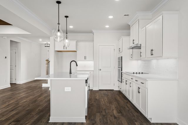 1933 Hildebrand Lane, Columbia, TN 38401