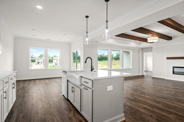 1933 Hildebrand Lane, Columbia, TN 38401