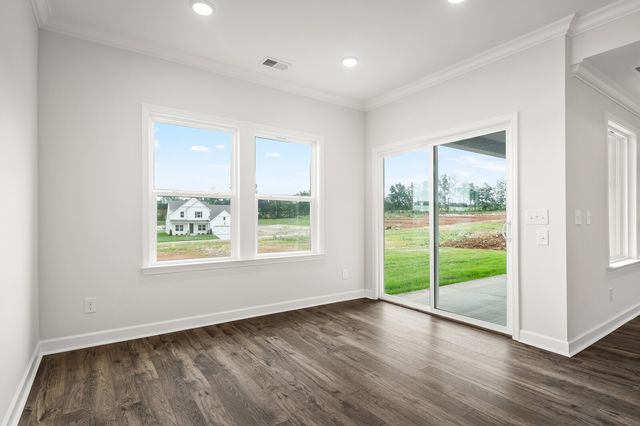 1933 Hildebrand Lane, Columbia, TN 38401