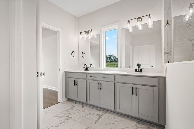 1933 Hildebrand Lane, Columbia, TN 38401