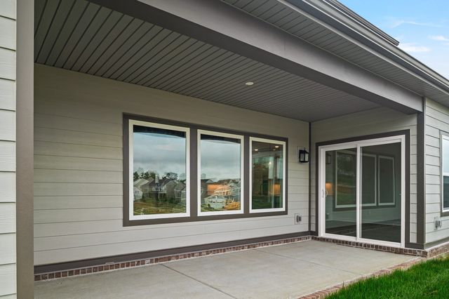 1933 Hildebrand Lane, Columbia, TN 38401