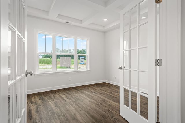 1933 Hildebrand Lane, Columbia, TN 38401
