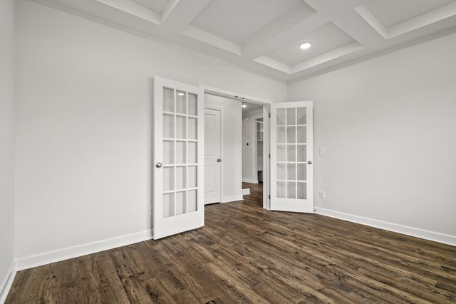 1933 Hildebrand Lane, Columbia, TN 38401