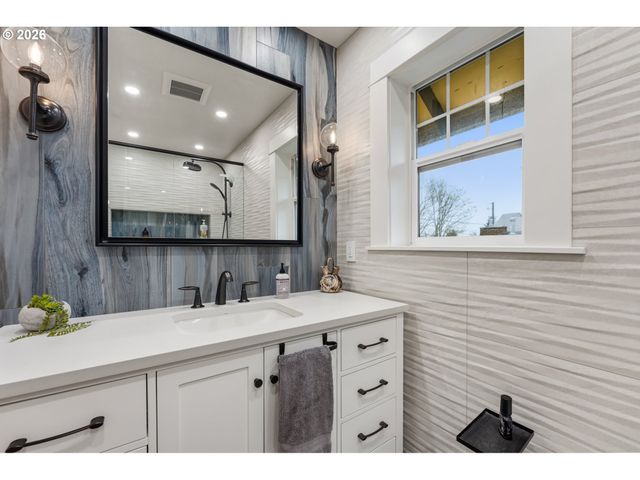 4612 Ne 28TH Ave, Portland, OR 97211