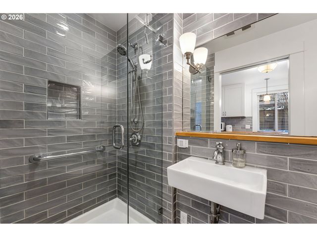 4612 Ne 28TH Ave, Portland, OR 97211