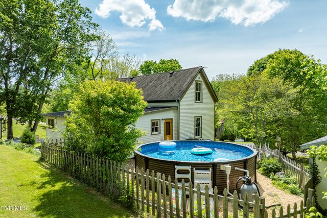 985 Chuckey Pike, Chuckey, TN 37641