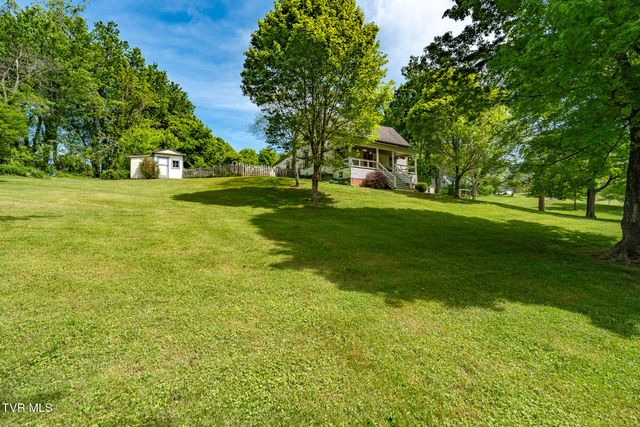 985 Chuckey Pike, Chuckey, TN 37641