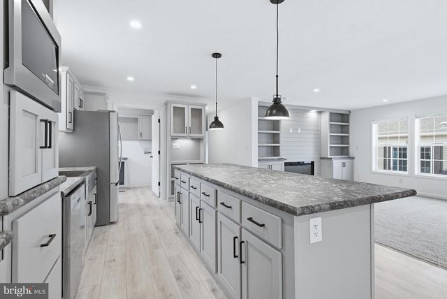 443 EASTWOOD LN, Lancaster, PA 17603