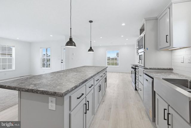 443 EASTWOOD LN, Lancaster, PA 17603