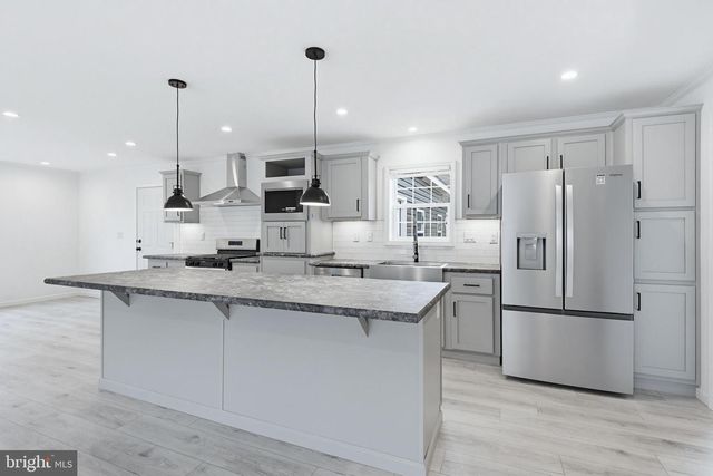 443 EASTWOOD LN, Lancaster, PA 17603
