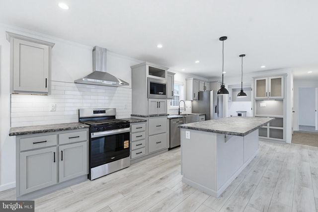 443 EASTWOOD LN, Lancaster, PA 17603