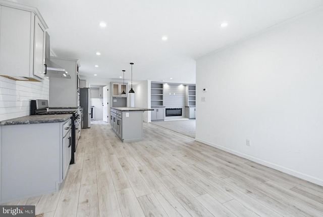 443 EASTWOOD LN, Lancaster, PA 17603