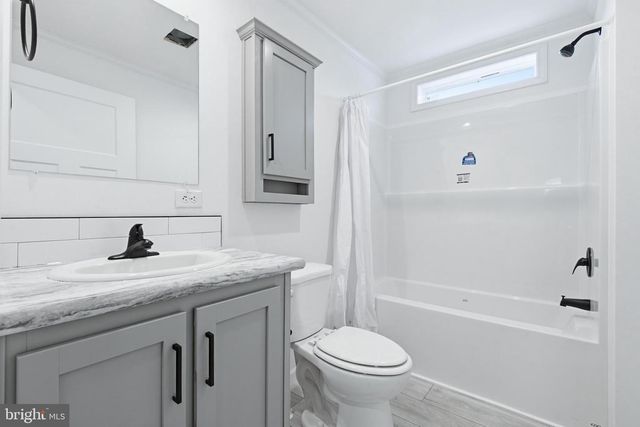 443 EASTWOOD LN, Lancaster, PA 17603