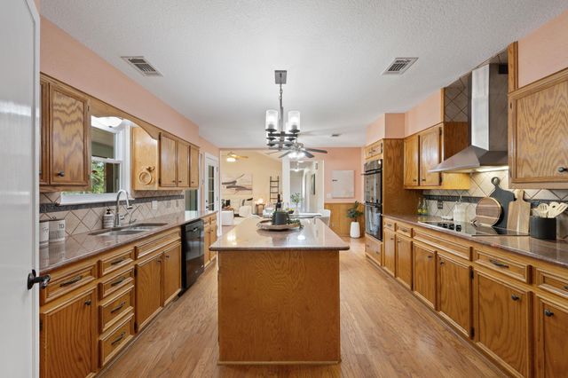 851 San Gabriel DR, Liberty Hill, TX 78642