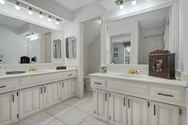 6 Crest Court, Hickory Creek, TX 75065