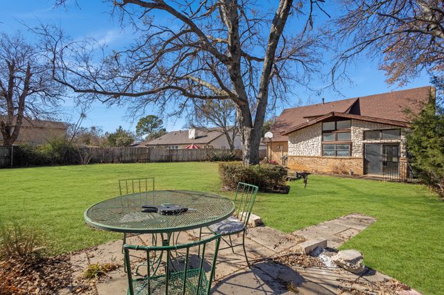 6 Crest Court, Hickory Creek, TX 75065