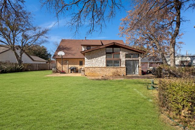 6 Crest Court, Hickory Creek, TX 75065