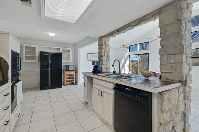 6 Crest Court, Hickory Creek, TX 75065