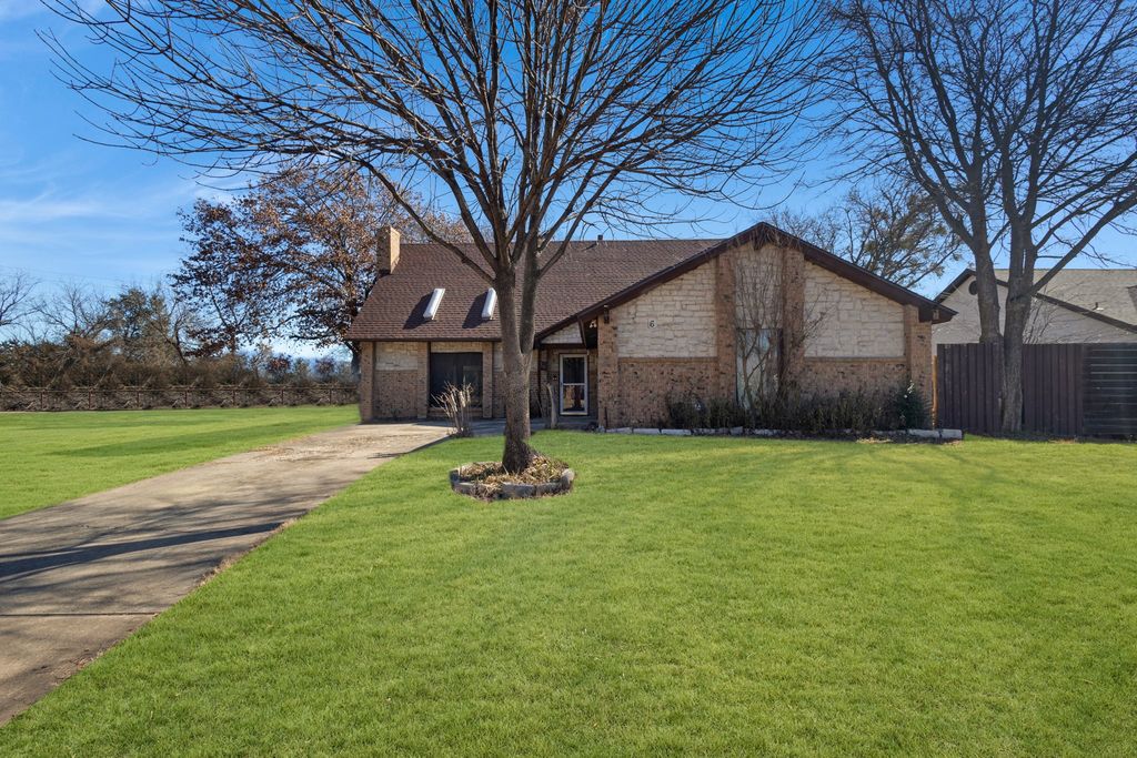 6 Crest Court, Hickory Creek, TX 75065