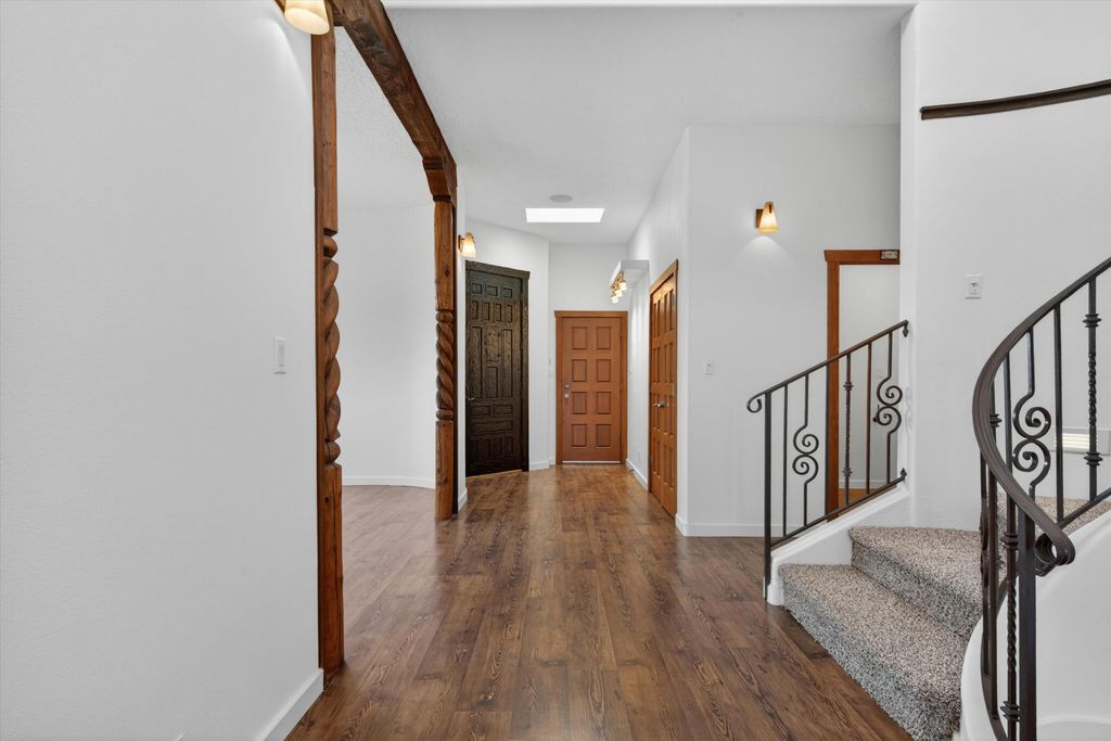 Image 10 of property listing at 42 Sereno Court, Corrales, NM 87048