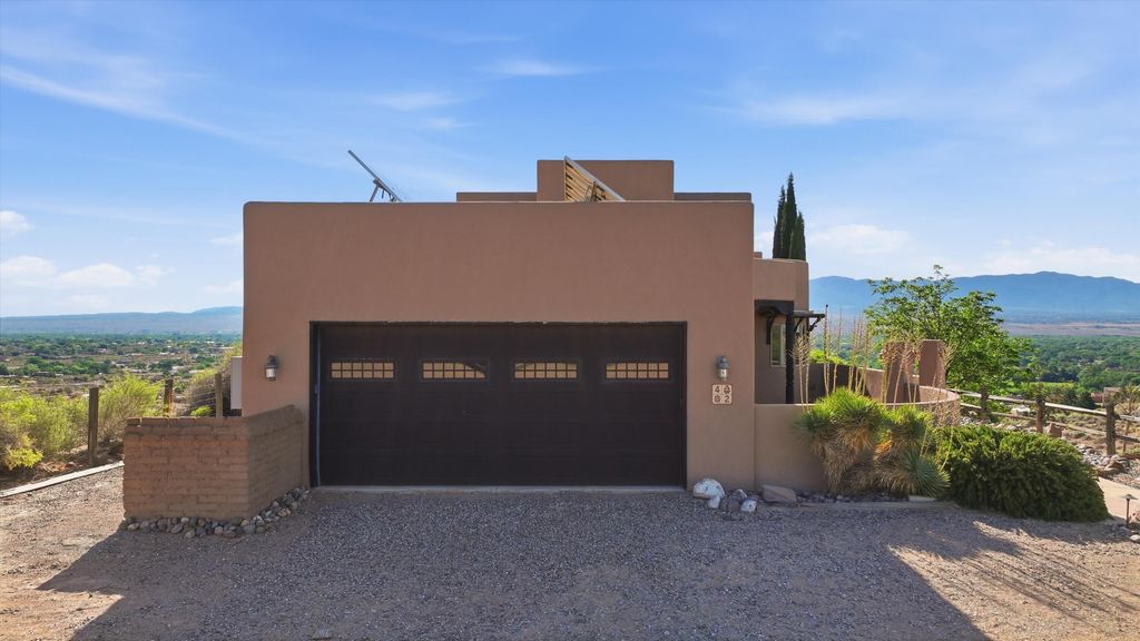 Image 2 of property listing at 42 Sereno Court, Corrales, NM 87048