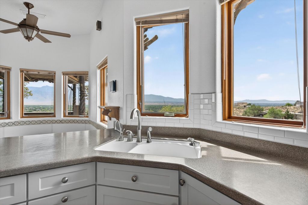 Image 23 of property listing at 42 Sereno Court, Corrales, NM 87048