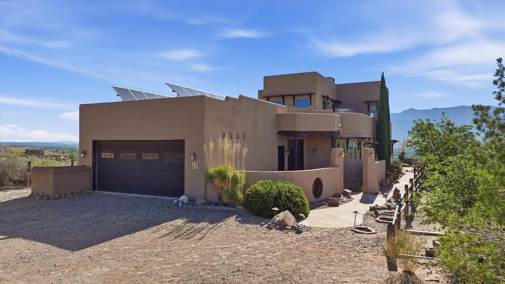 Image 3 of property listing at 42 Sereno Court, Corrales, NM 87048