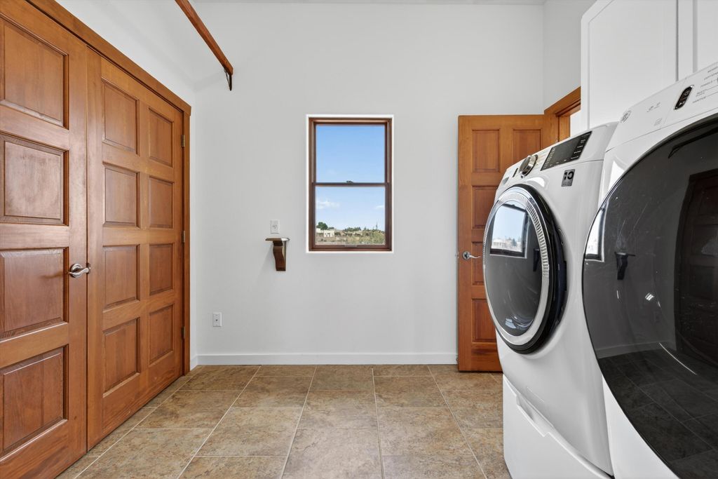 Image 37 of property listing at 42 Sereno Court, Corrales, NM 87048