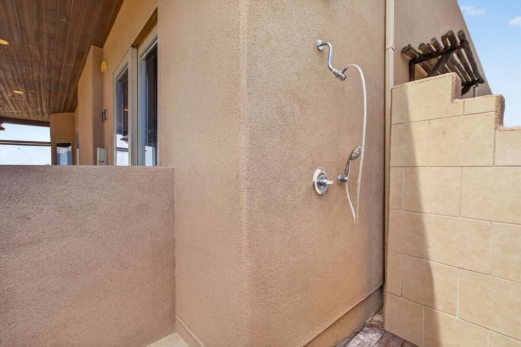 Image 68 of property listing at 42 Sereno Court, Corrales, NM 87048