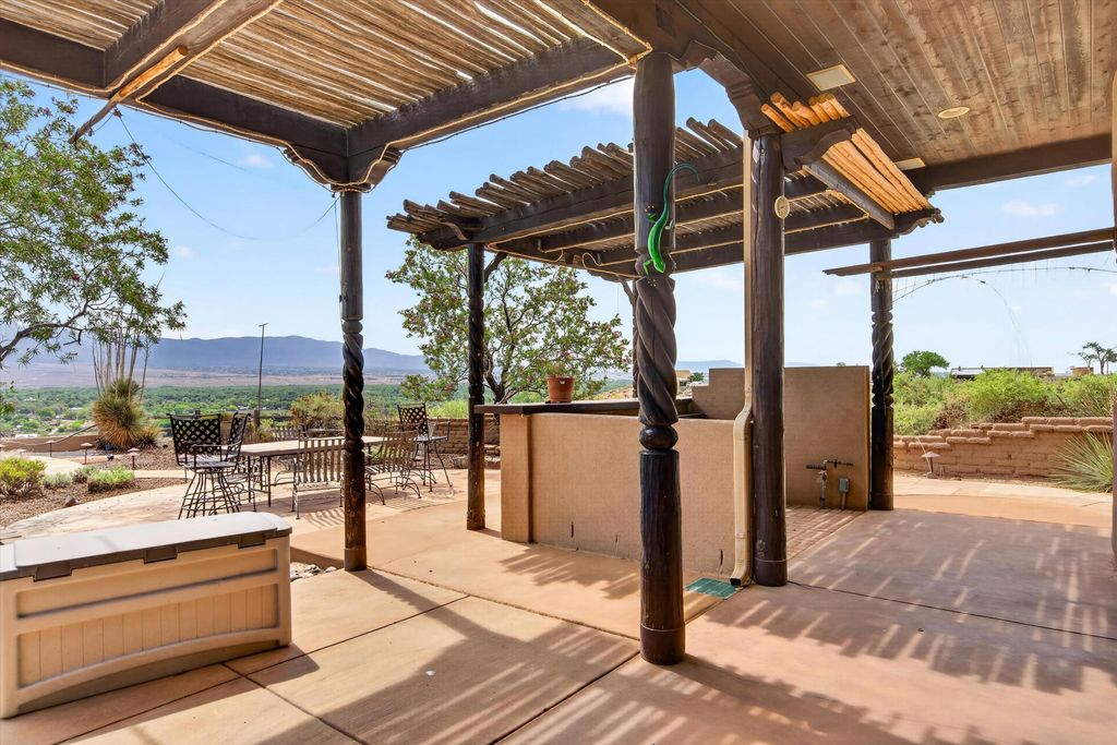 Image 70 of property listing at 42 Sereno Court, Corrales, NM 87048