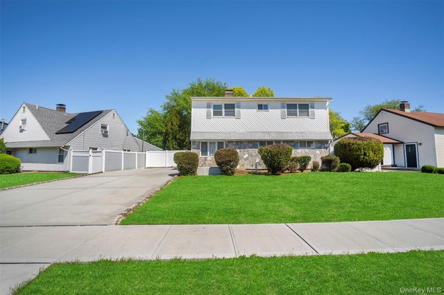 13 Squirrel Lane, Levittown, NY 11756