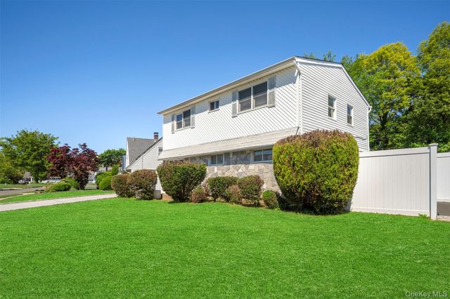 13 Squirrel Lane, Levittown, NY 11756
