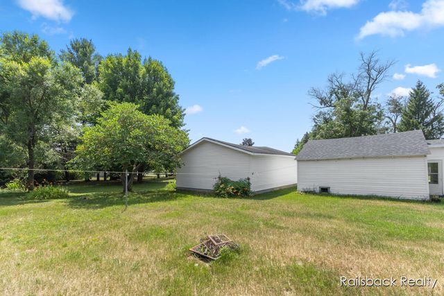 1408 E Pine Hill Avenue, White Cloud City, MI 49349