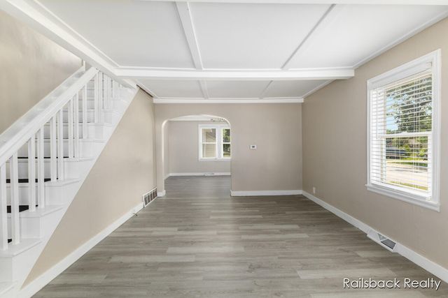 1408 E Pine Hill Avenue, White Cloud City, MI 49349