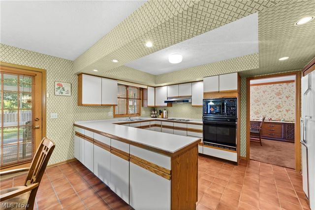 24177 Stonehedge Drive, Westlake, OH 44145