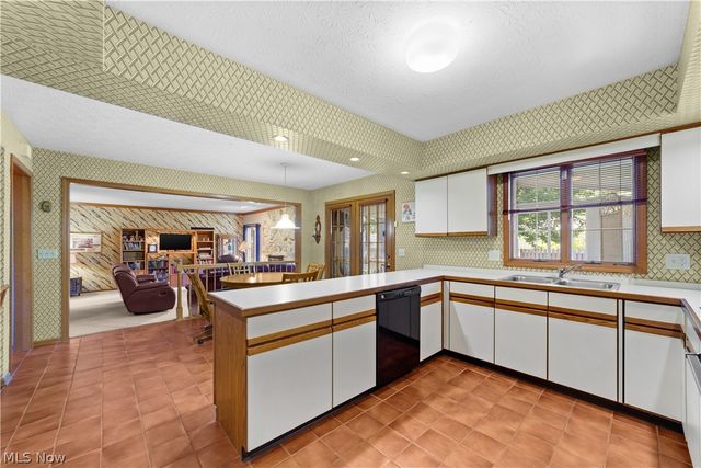 24177 Stonehedge Drive, Westlake, OH 44145