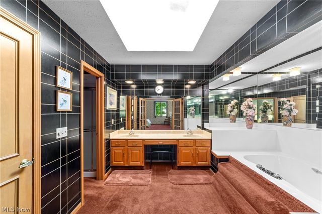 24177 Stonehedge Drive, Westlake, OH 44145