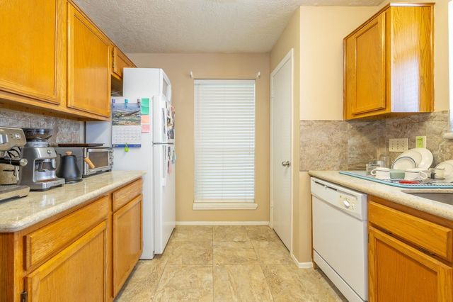 421 Indianmeadow Drive, League City, TX 77573
