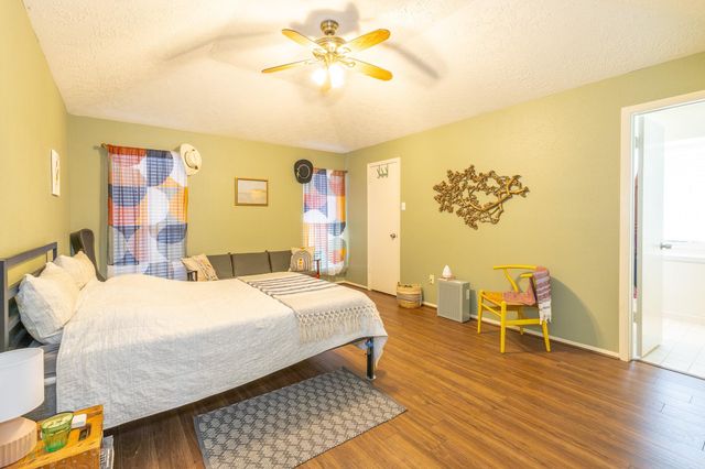 421 Indianmeadow Drive, League City, TX 77573