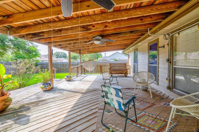 421 Indianmeadow Drive, League City, TX 77573