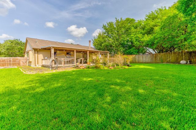 421 Indianmeadow Drive, League City, TX 77573