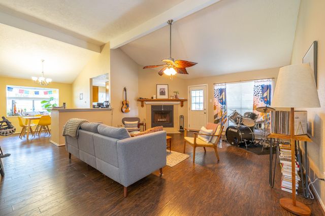421 Indianmeadow Drive, League City, TX 77573