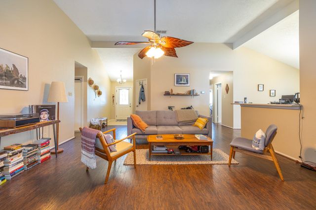 421 Indianmeadow Drive, League City, TX 77573