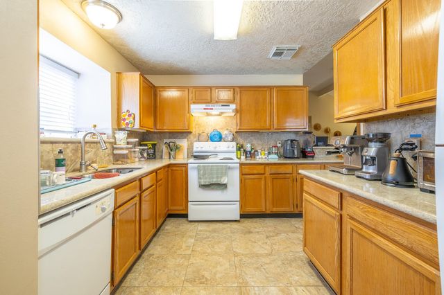 421 Indianmeadow Drive, League City, TX 77573